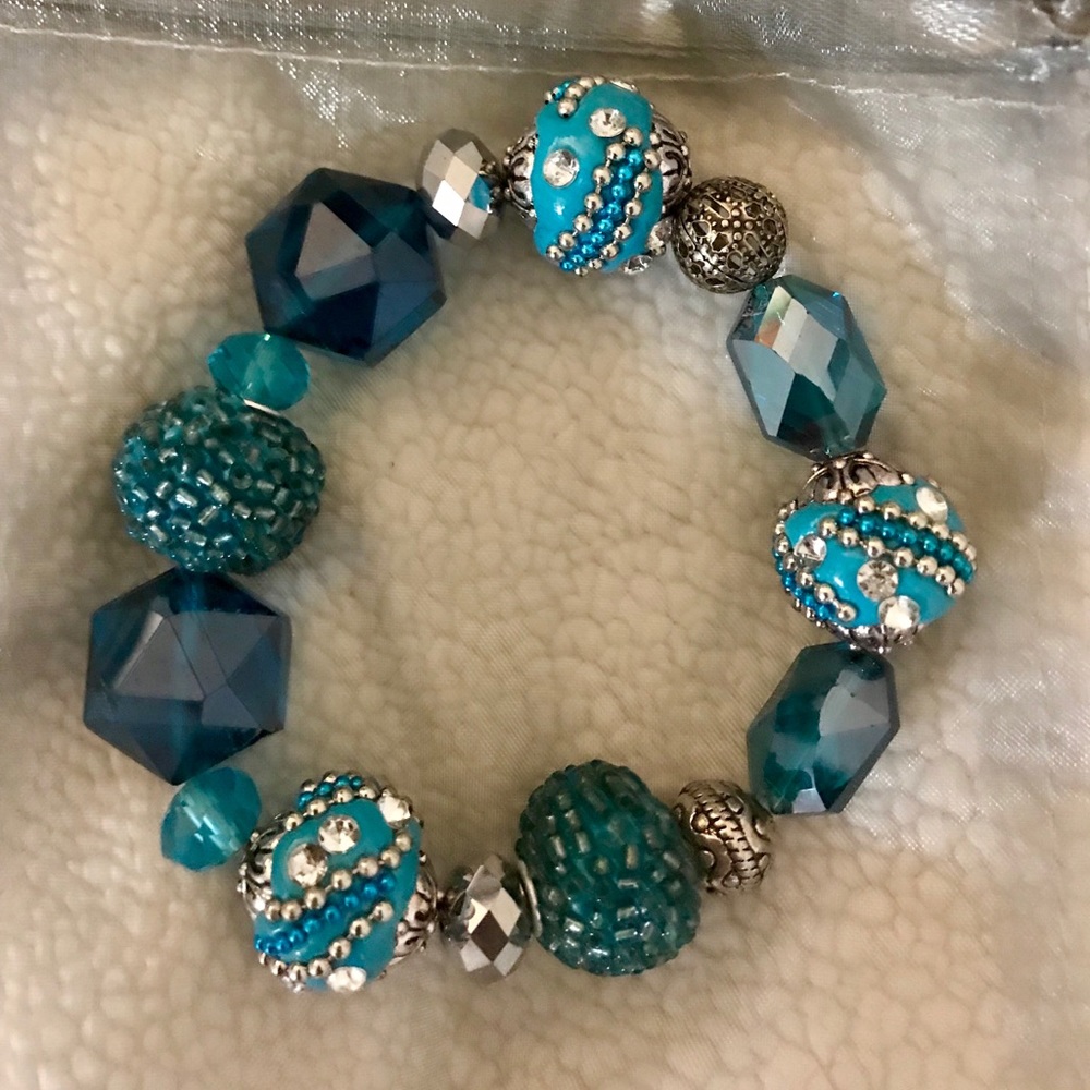 Super cute blue & silver tones stretchy bracelet!